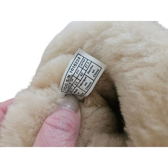 Ugg boots size 11 - Picture 9 of 10